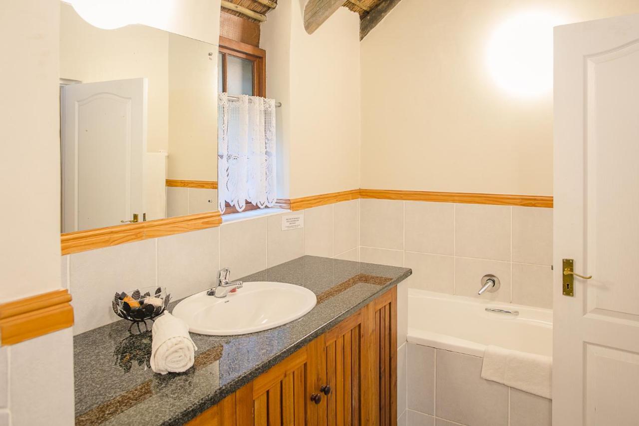 Coral Tree Cottages Harkerville Extérieur photo